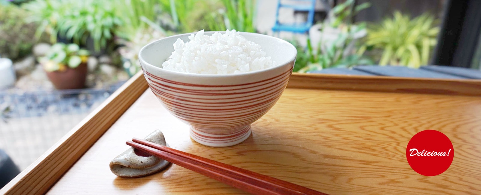 茶碗によそった白米